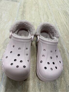 Women’s Plush-Lined Slip-On Crocs - Pale Pink